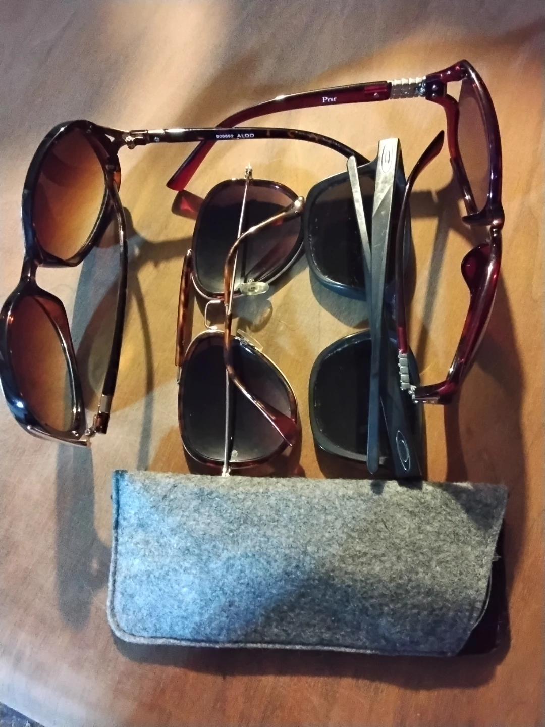 Sunglasses: Ray-Ban, Aldo, Prsr, Oakley OJECTER, Et cetera