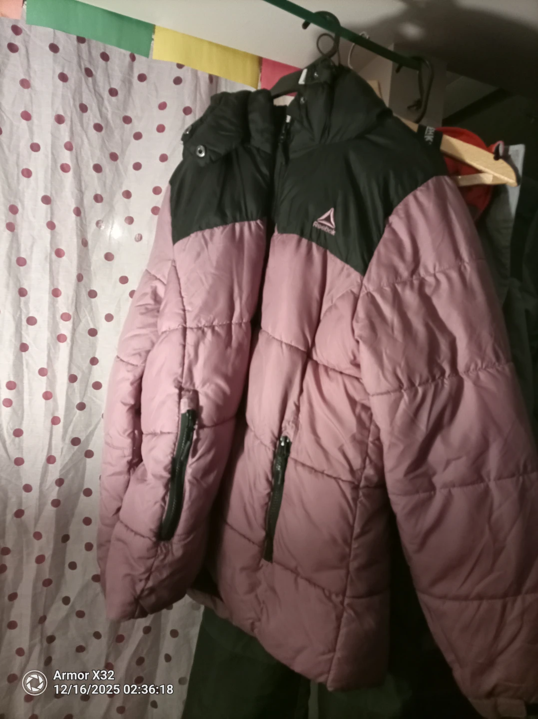 Reebok Puffer Jacket - Pink & Black