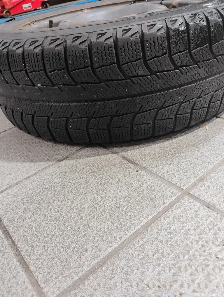 Michelin Winter Tires set of 4 image indicator(2)