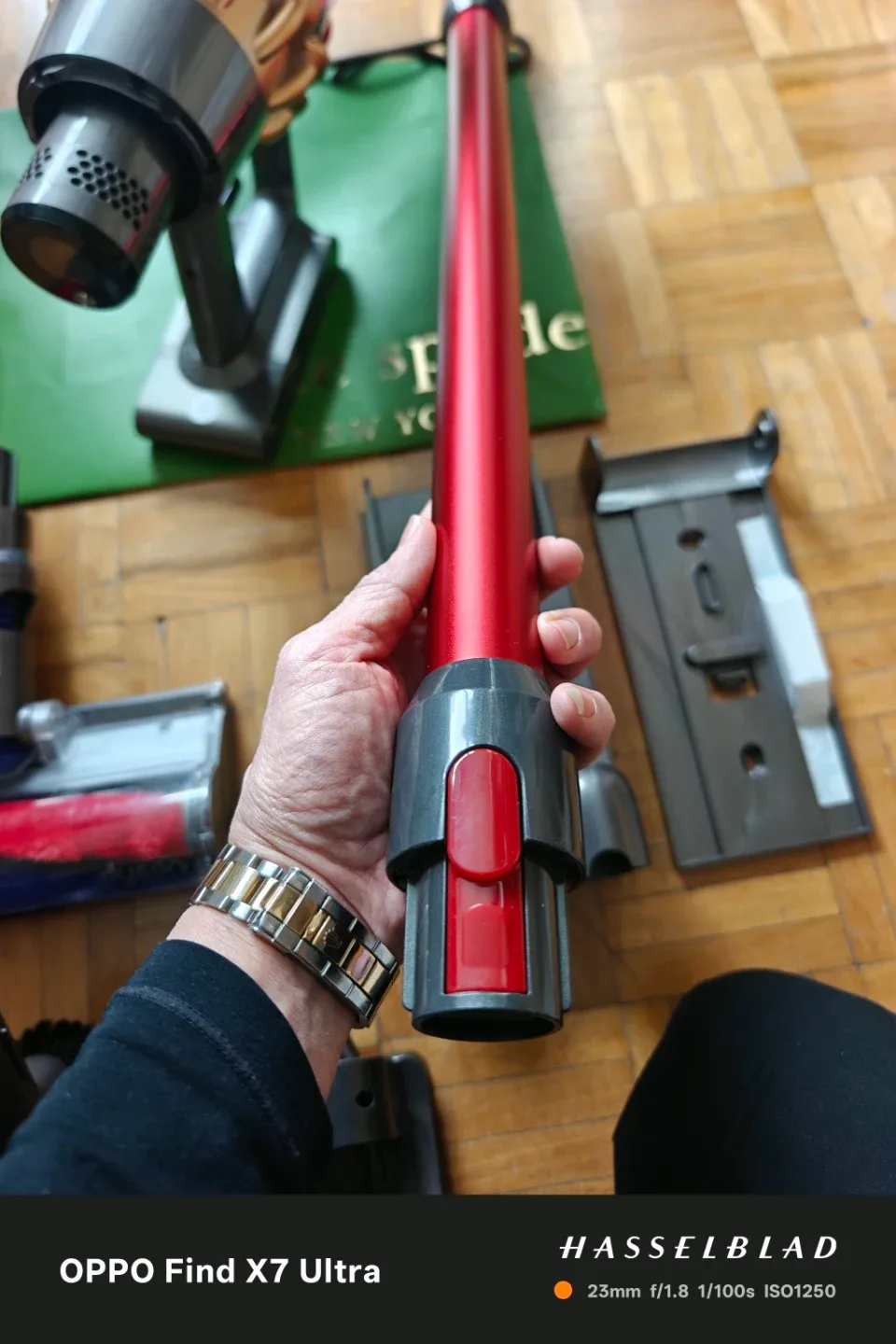 Dyson V11 limited edition color BRAND NEW , NEVER BEEN USED image indicator(6)