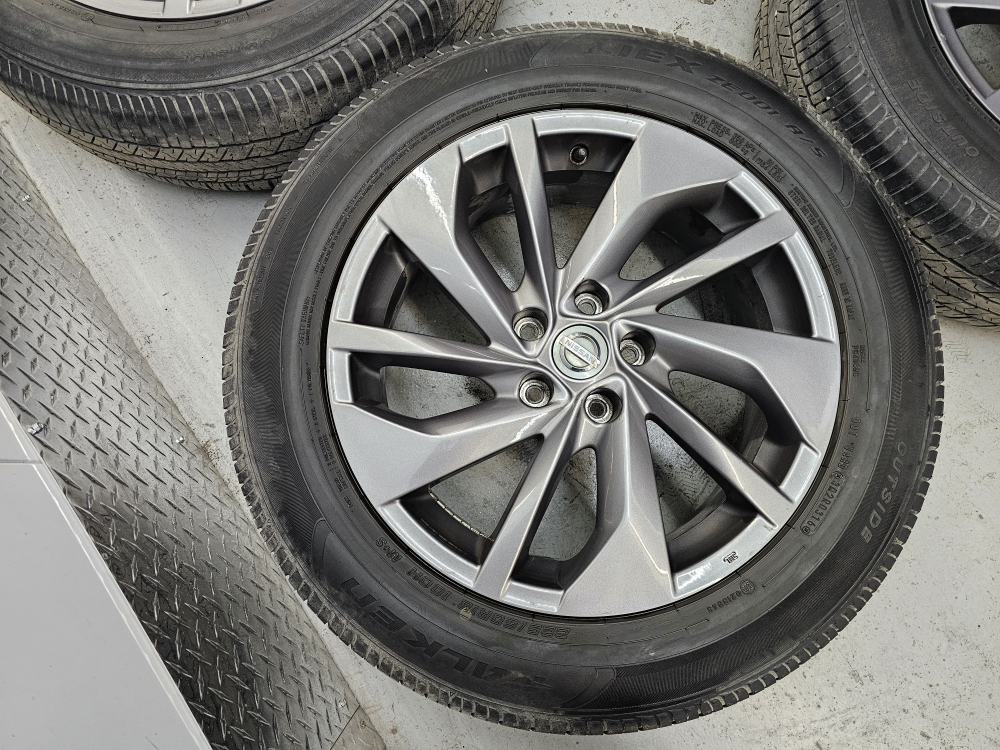 NISSAN ROGUE O.E.M RIMS AND ALL SEASON TIRES 225/60 R18 - photo 2