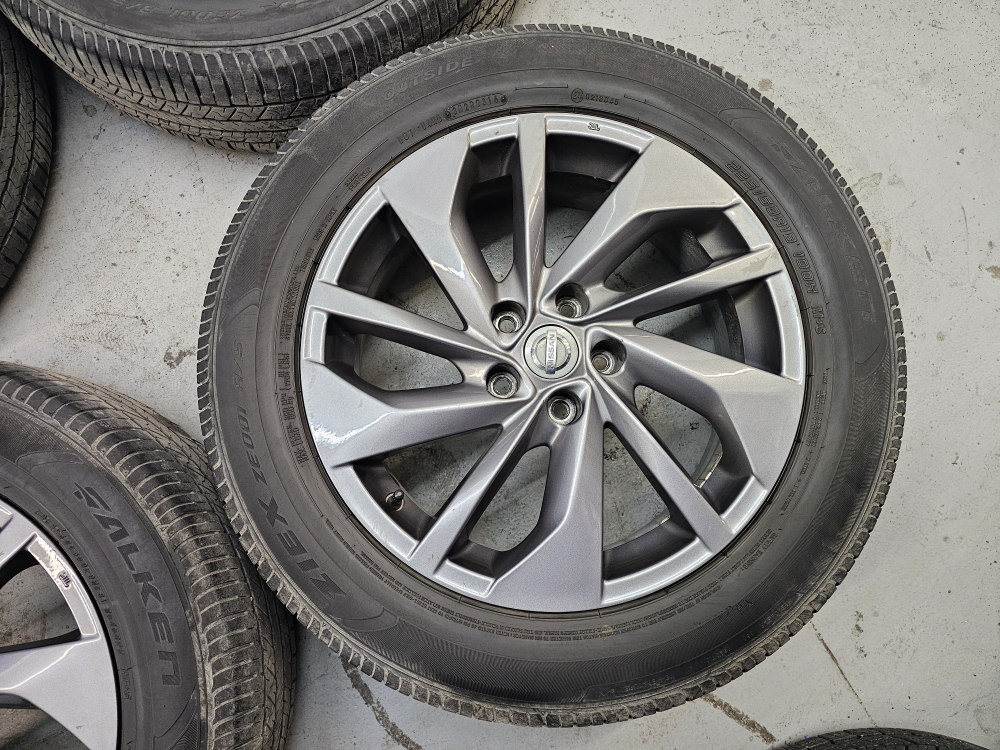 NISSAN ROGUE O.E.M RIMS AND ALL SEASON TIRES 225/60 R18 - photo 3