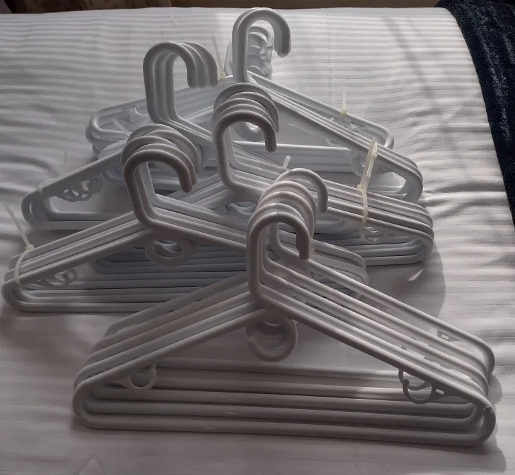 White Plastic Clothes Hangers x 10 image indicator(4)