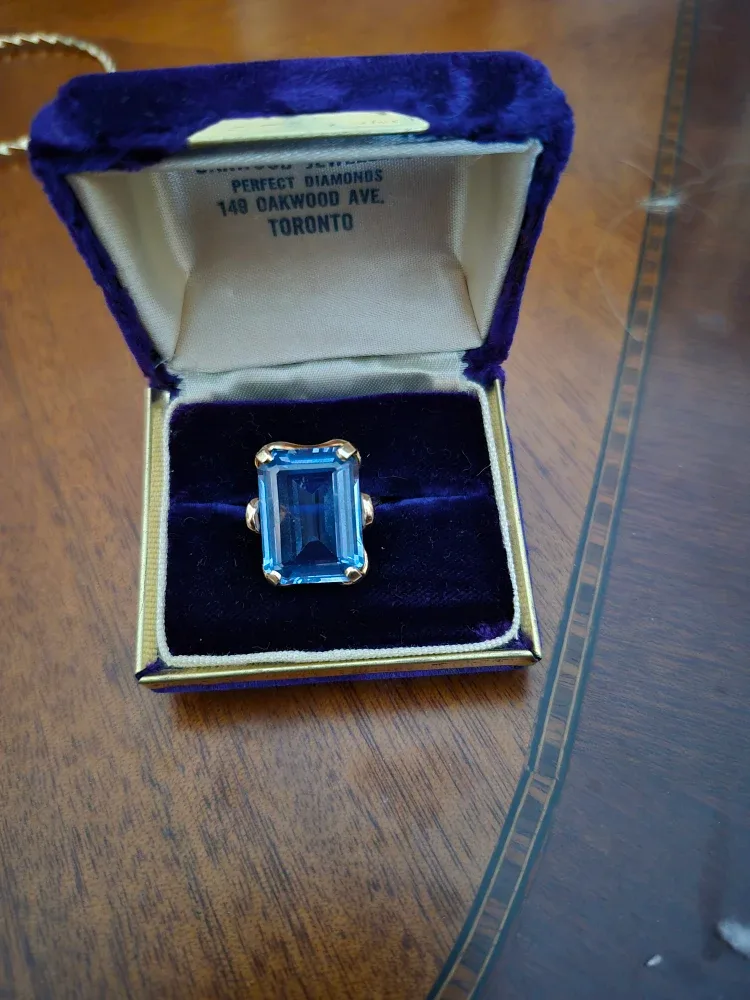 1970s VINTAGE Blue Topaz ring