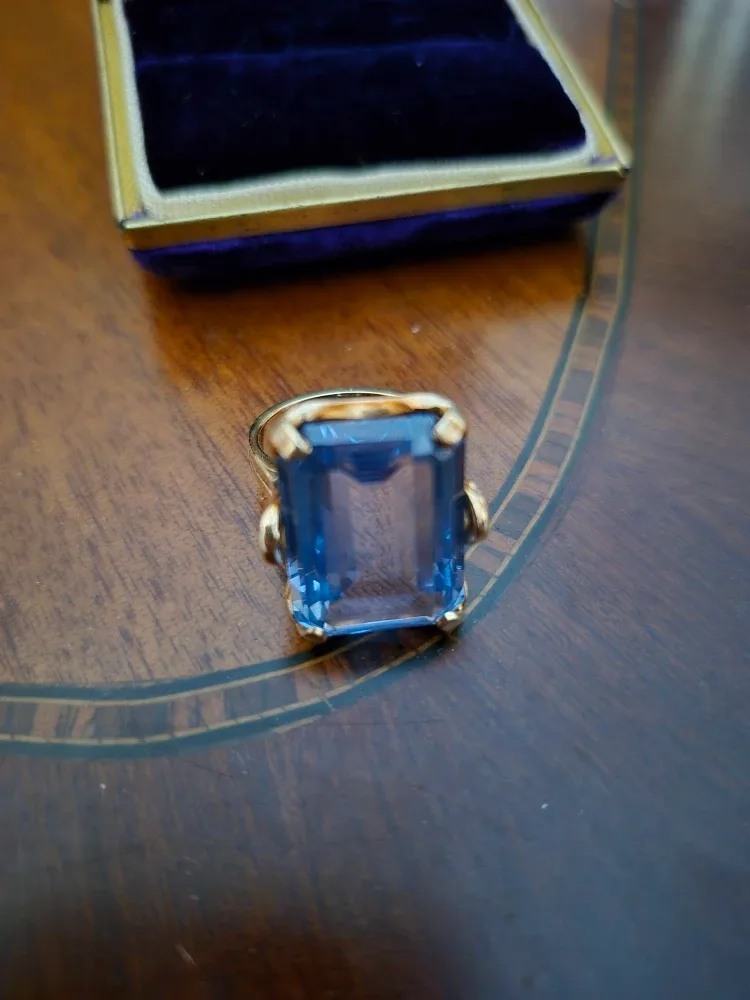 1970s VINTAGE Blue Topaz ring image indicator(2)