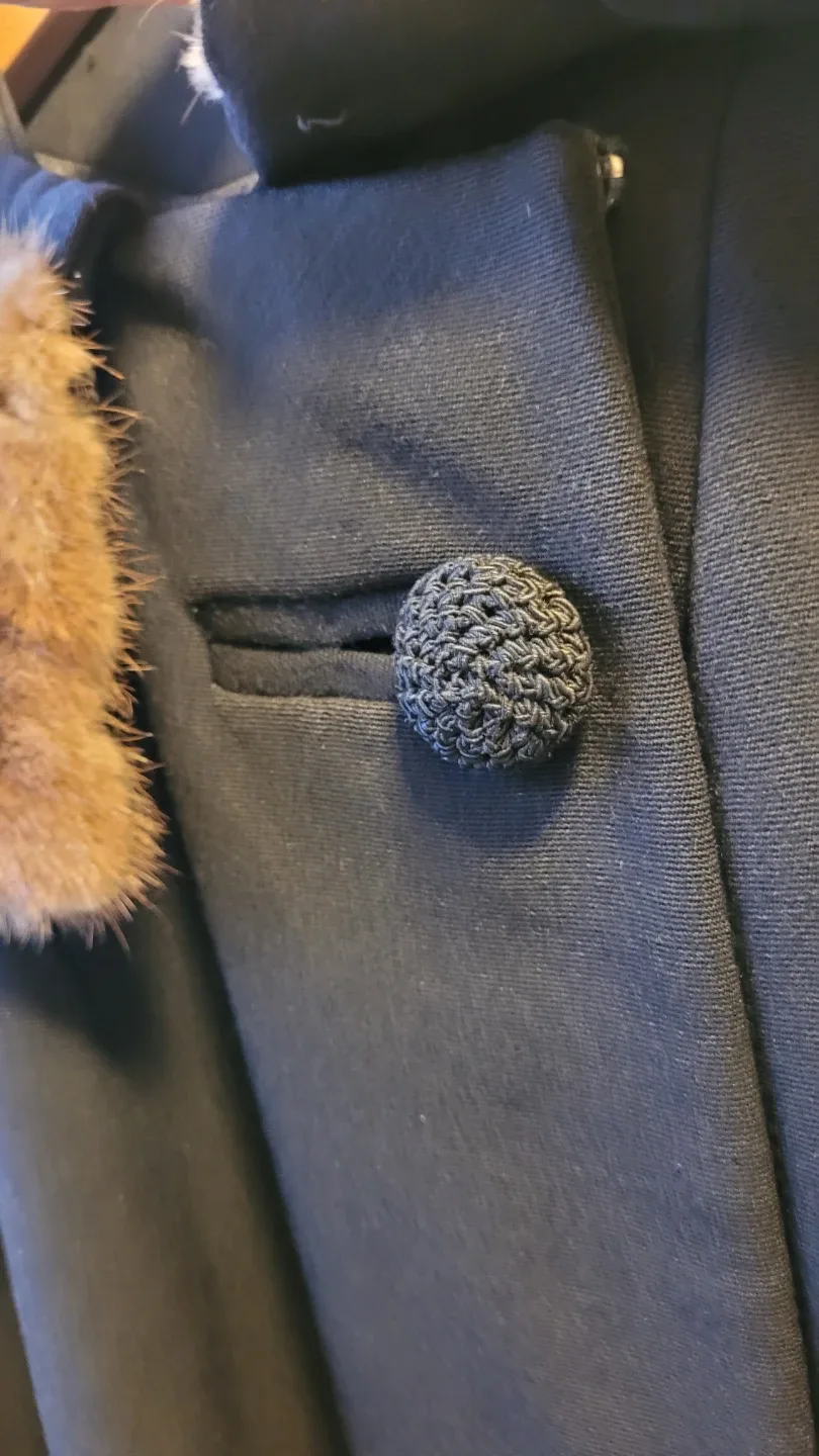 Mint condition vintage fur collar wool coat image indicator(4)