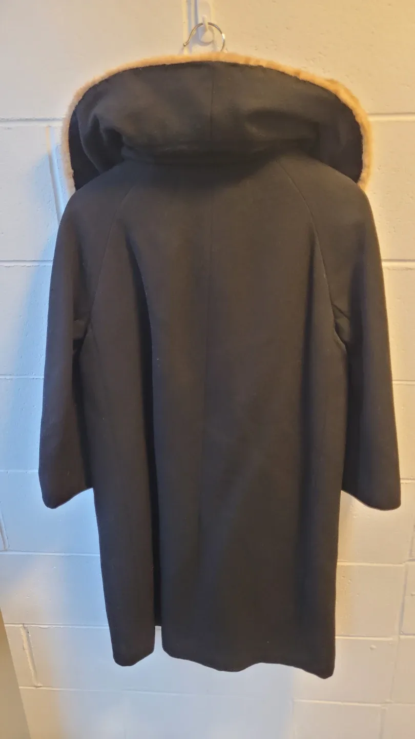 Mint condition vintage fur collar wool coat image indicator(6)