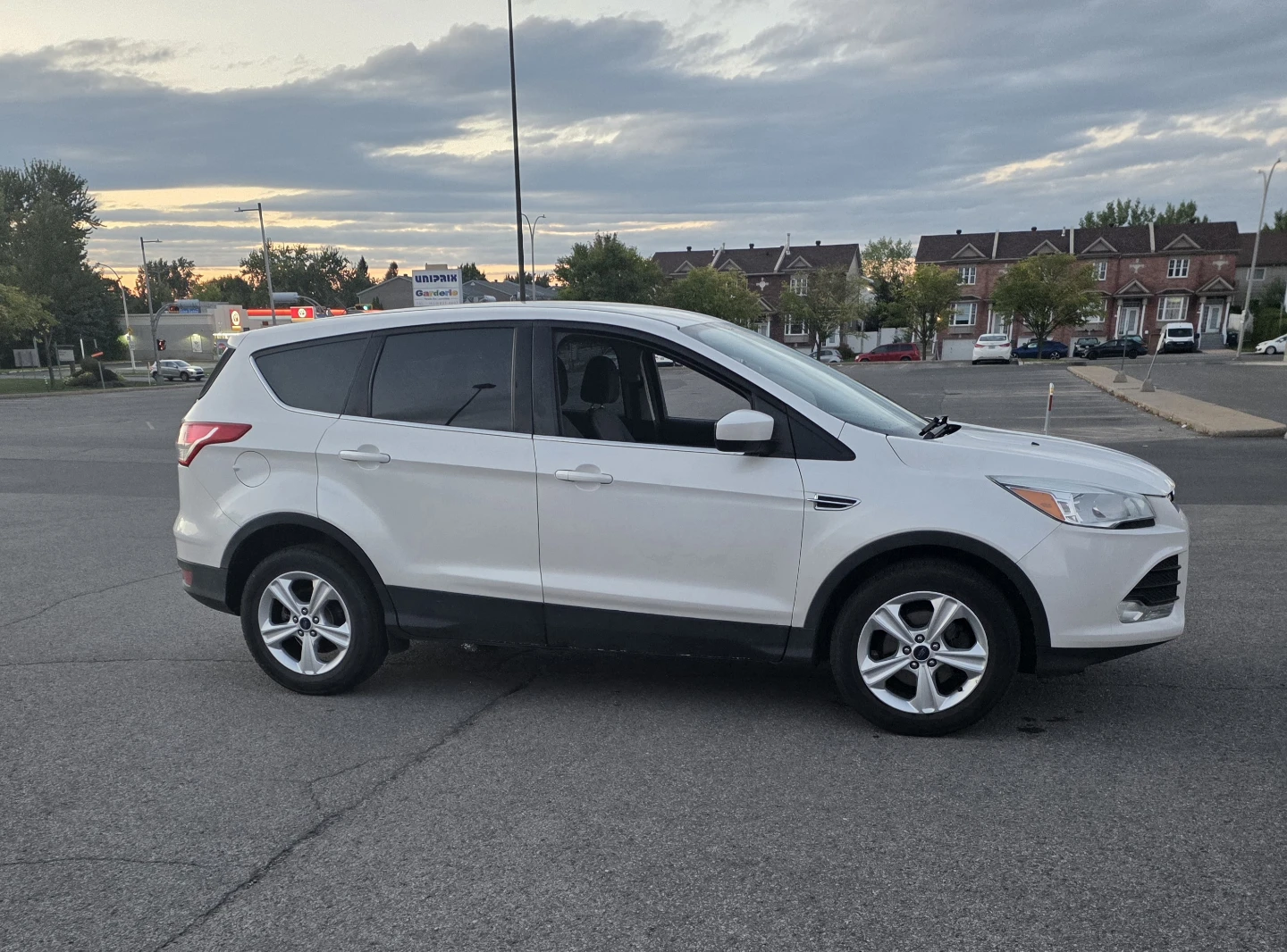 Ford Escape SUV - White - photo 3