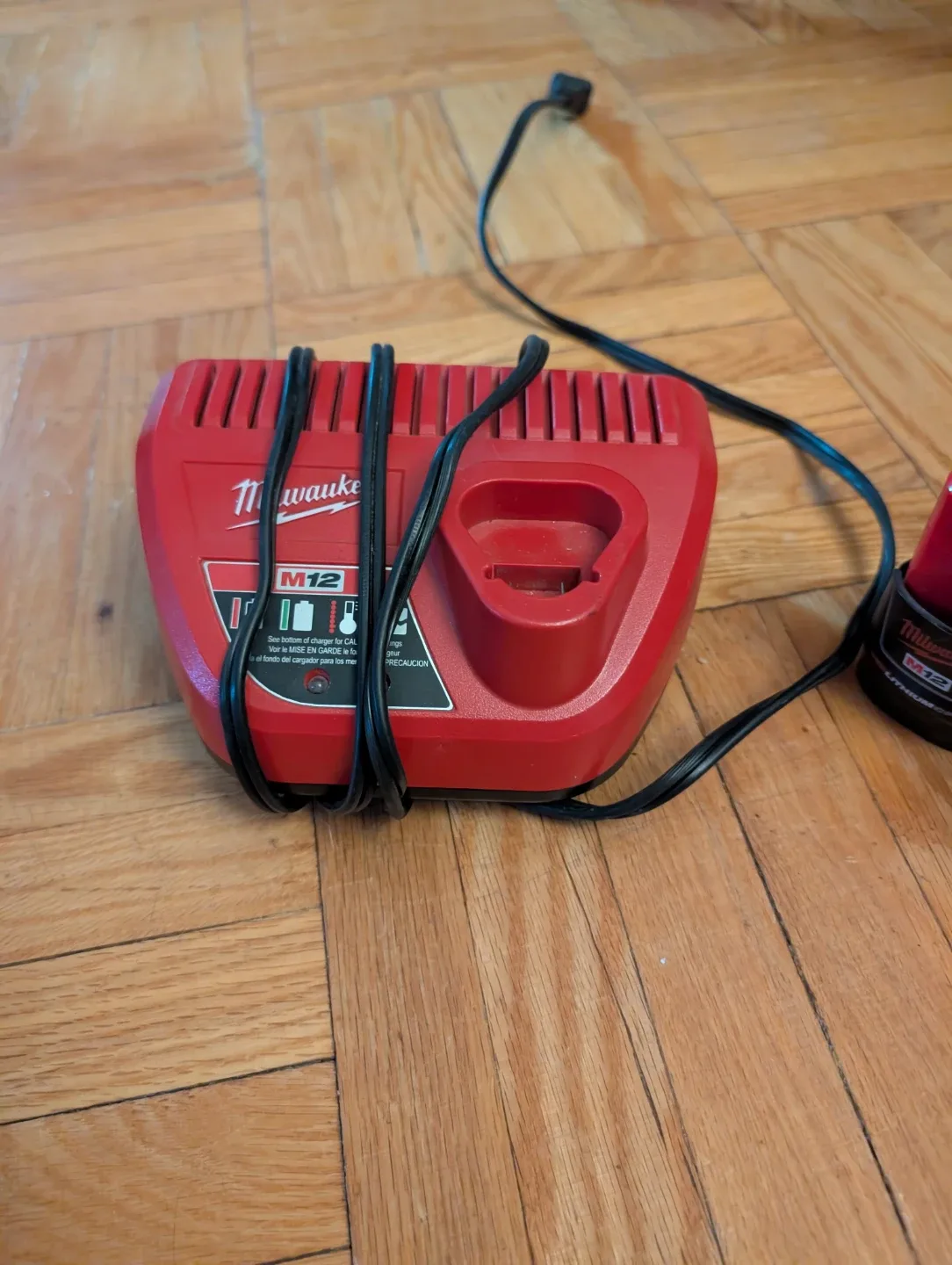 Milwaukee M12 Battery Charger & 3 Batteries image indicator(4)