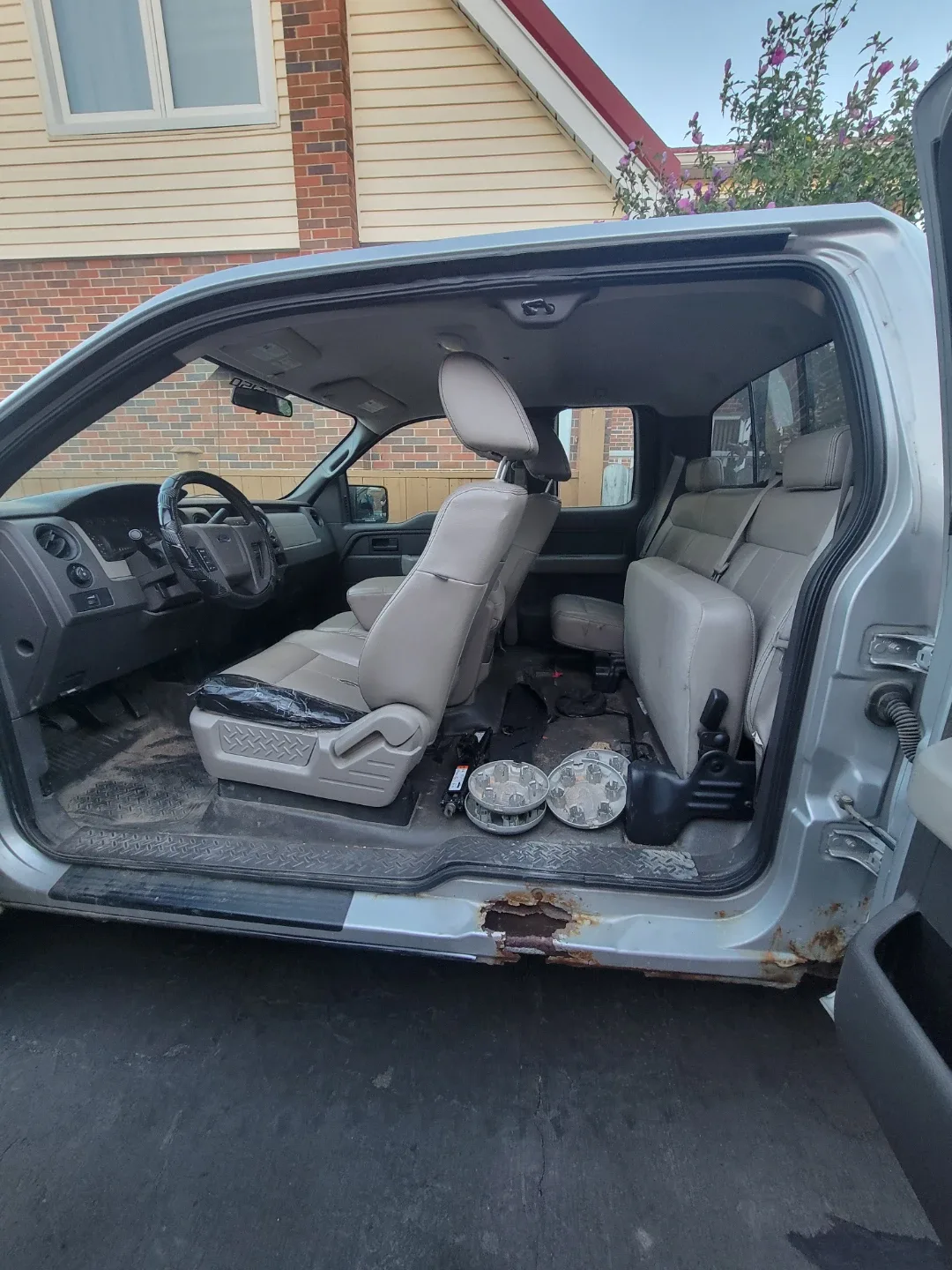 2009 F150 Ford SuperCab XL Silver Truck image indicator(3)