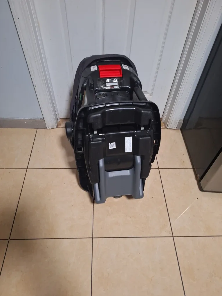 Baby Trend Infant Car Seat - Black/fuchsia image indicator(4)