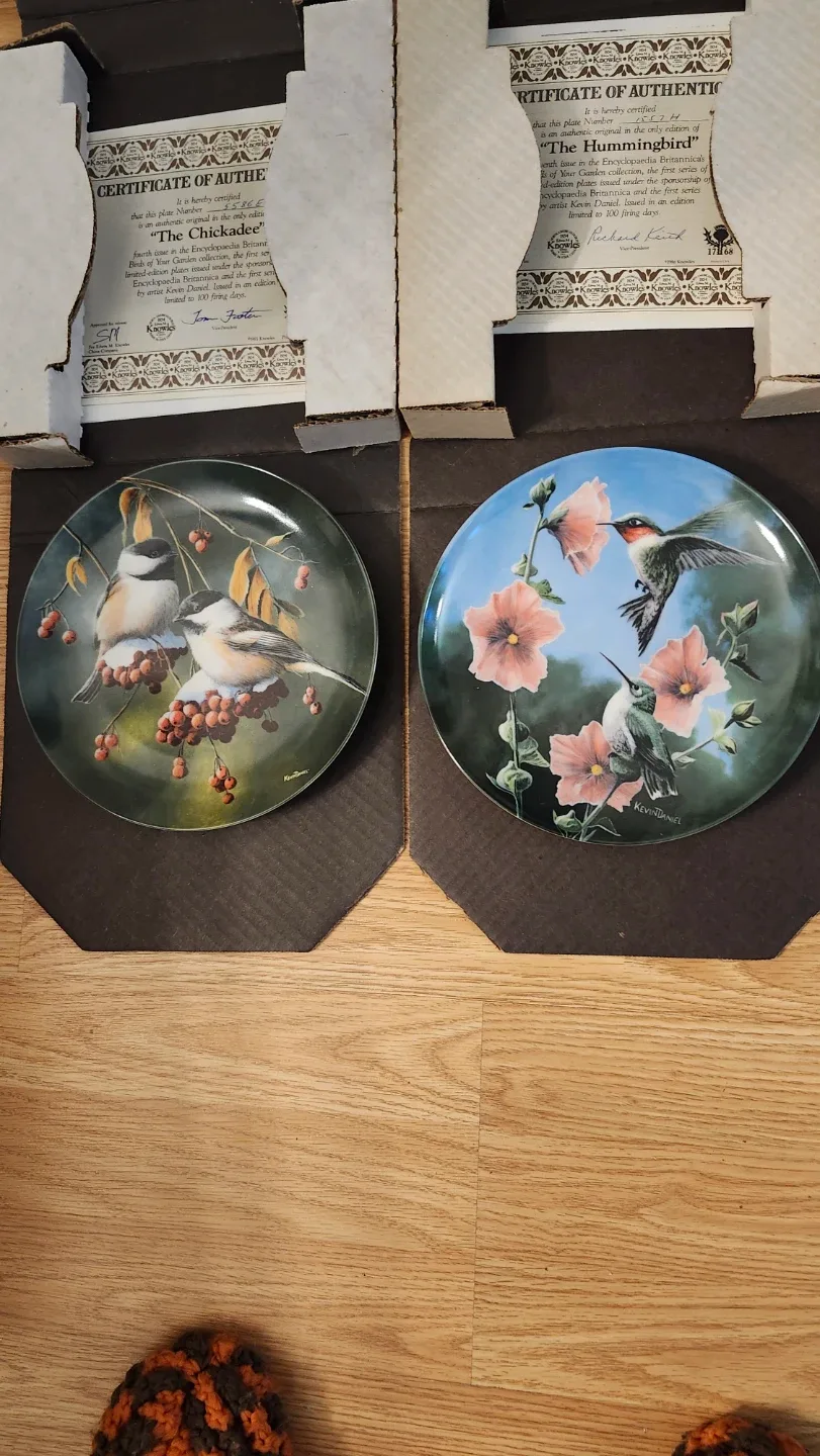 Knowles 'The Chickadee' & 'The Hummingbird' Plates