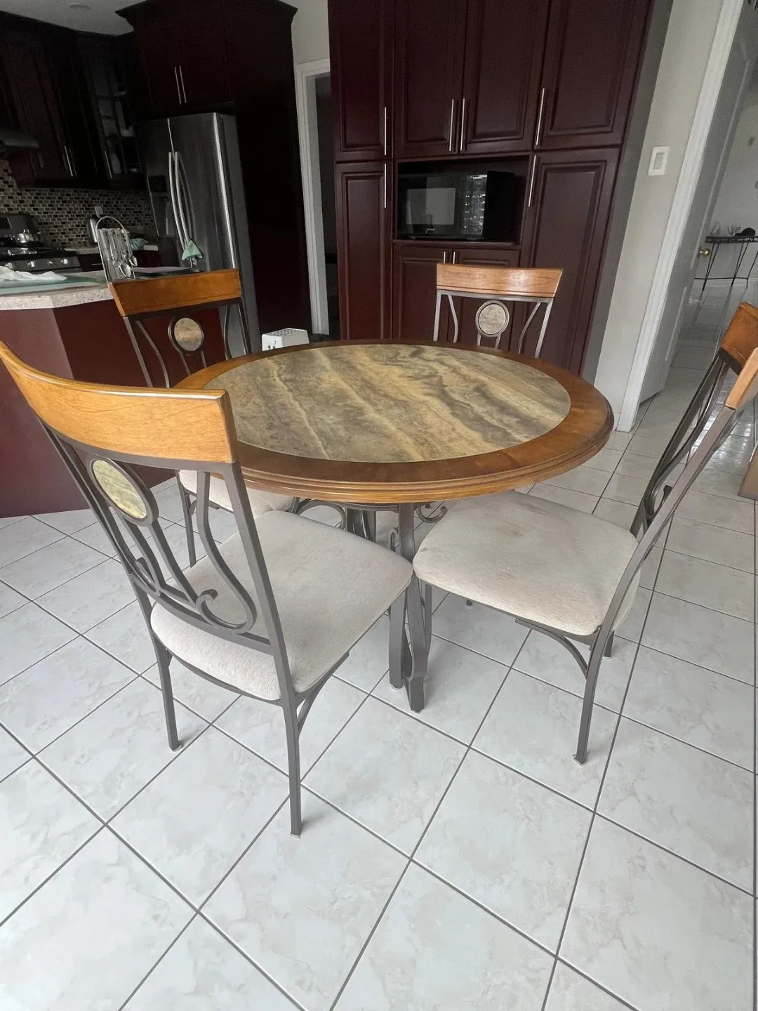 Round Dining Table with 4 Chairs
