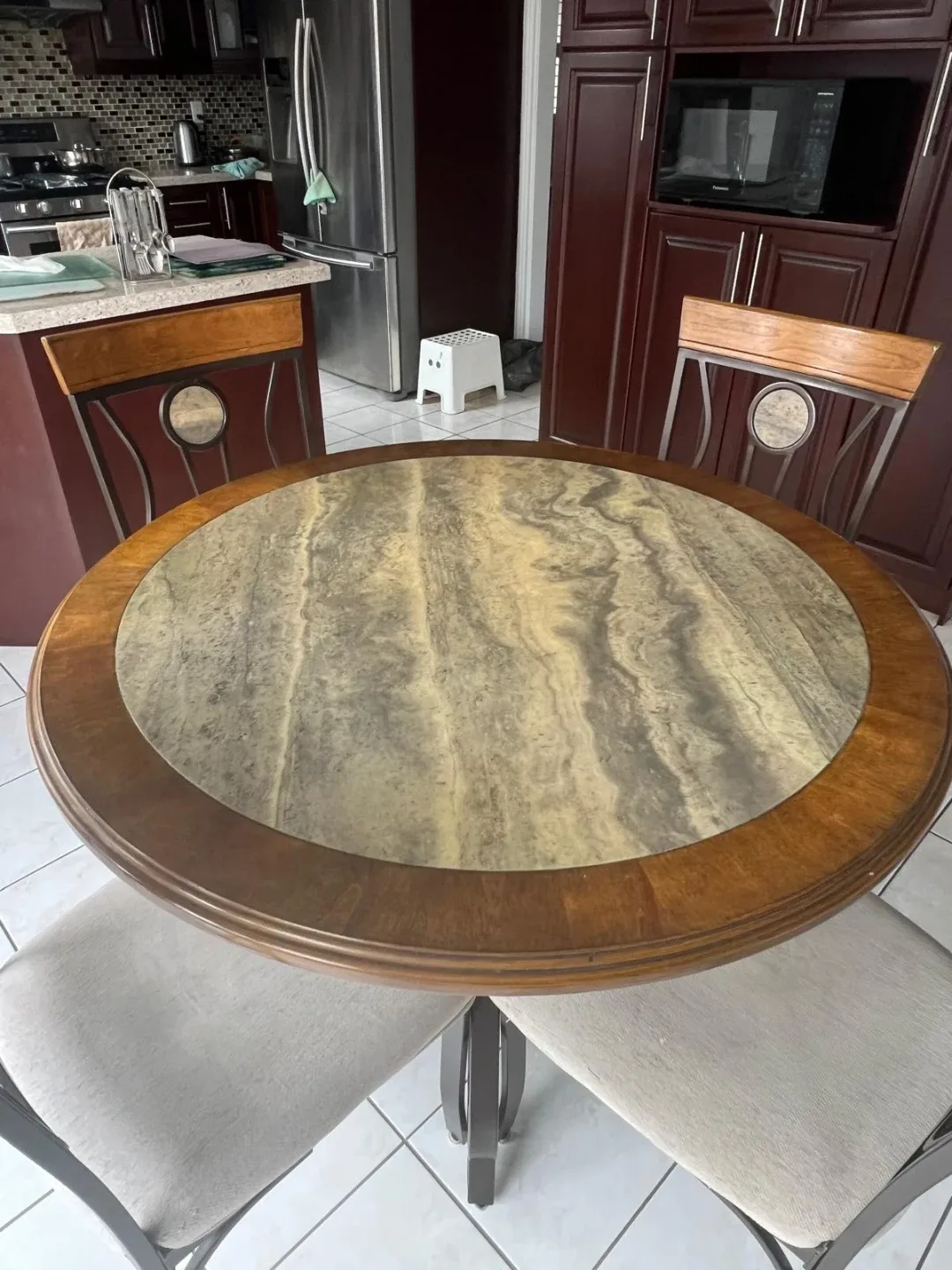 Round Dining Table with 4 Chairs image indicator(2)