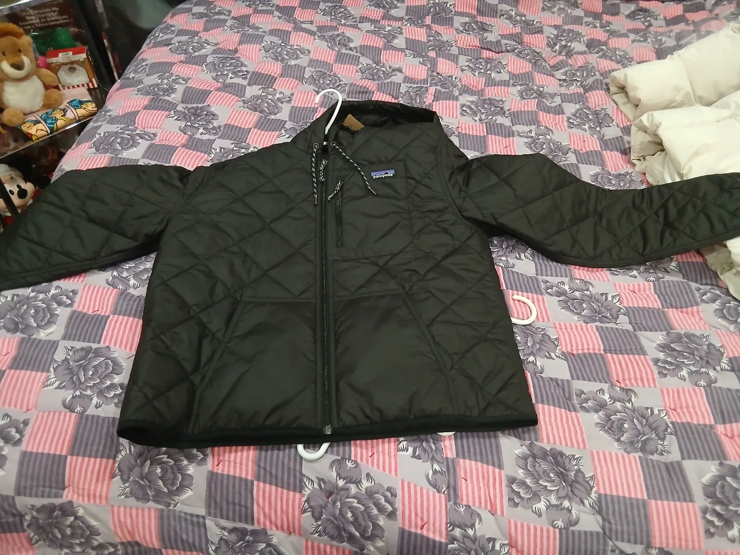 BRAND NEW !!Patagonia Diamond Quilted Bomber coat - Size L