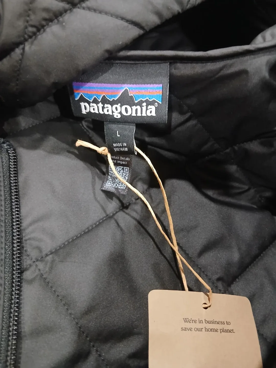 BRAND NEW !!Patagonia Diamond Quilted Bomber coat - Size L image indicator(3)