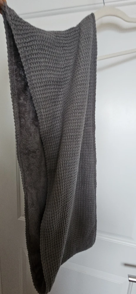 Grey Neck Warmer / Knit Scarf with Fur Lining, virtually new - photo 4