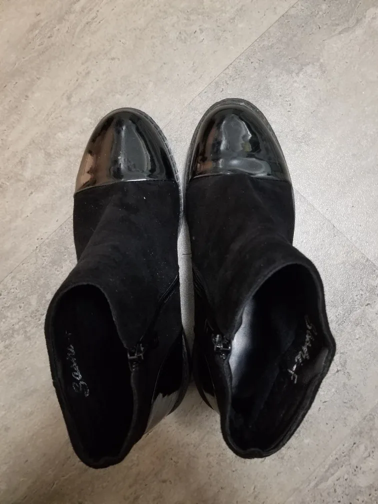 Womens size 39 or 8.5 boots used