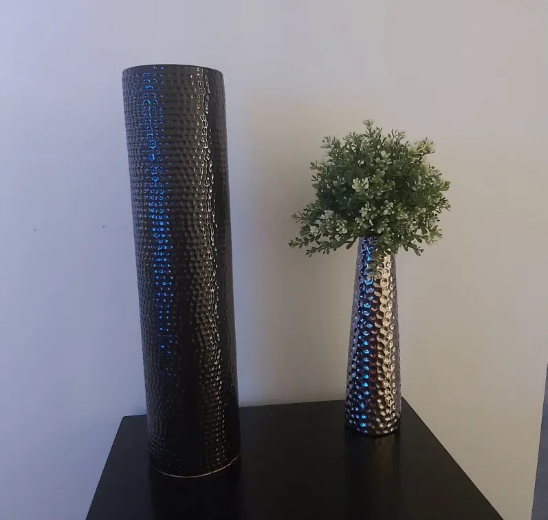 Vases, statue, flowers image indicator(5)