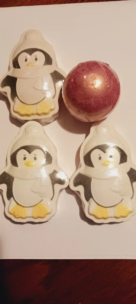 NEW !! 3 × Penguin & Round Bath Bombs