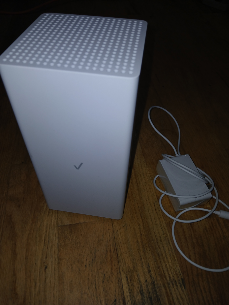 Verizon CHVR7F WiFi Router - photo 3