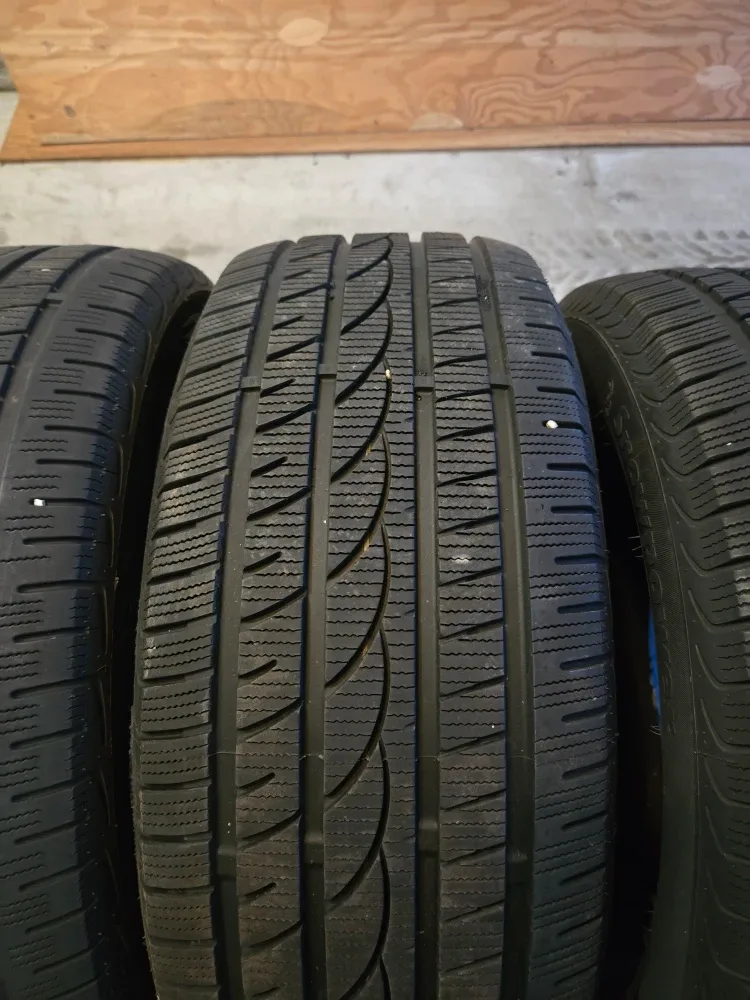 Snowpower Lanvigator 235/55R17 Set of Four Tires image indicator(4)