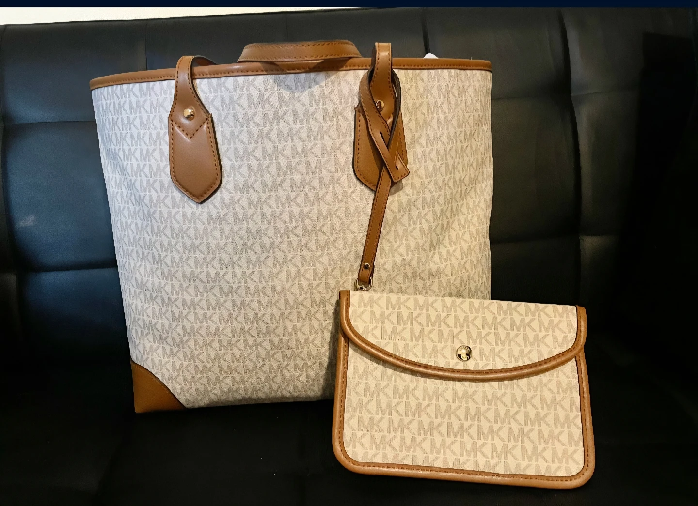 New -Michael Kors Tote Bag & Pouch - Cream/Brown - photo 2