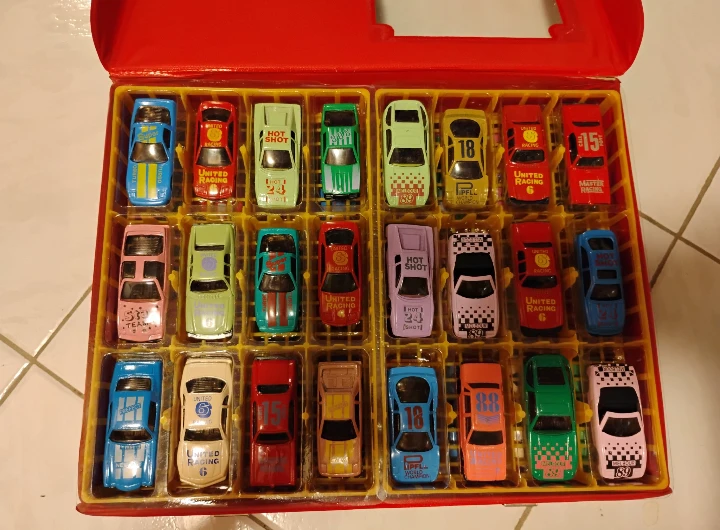 Carrying Case of 48 Die-Cast/Plastic Mini Model Cars - photo 2