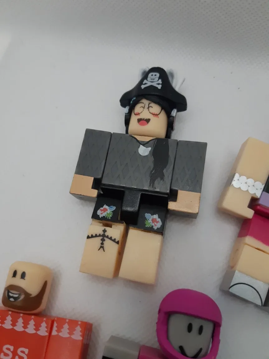 Roblox Action figurine bundle of 5 image indicator(5)