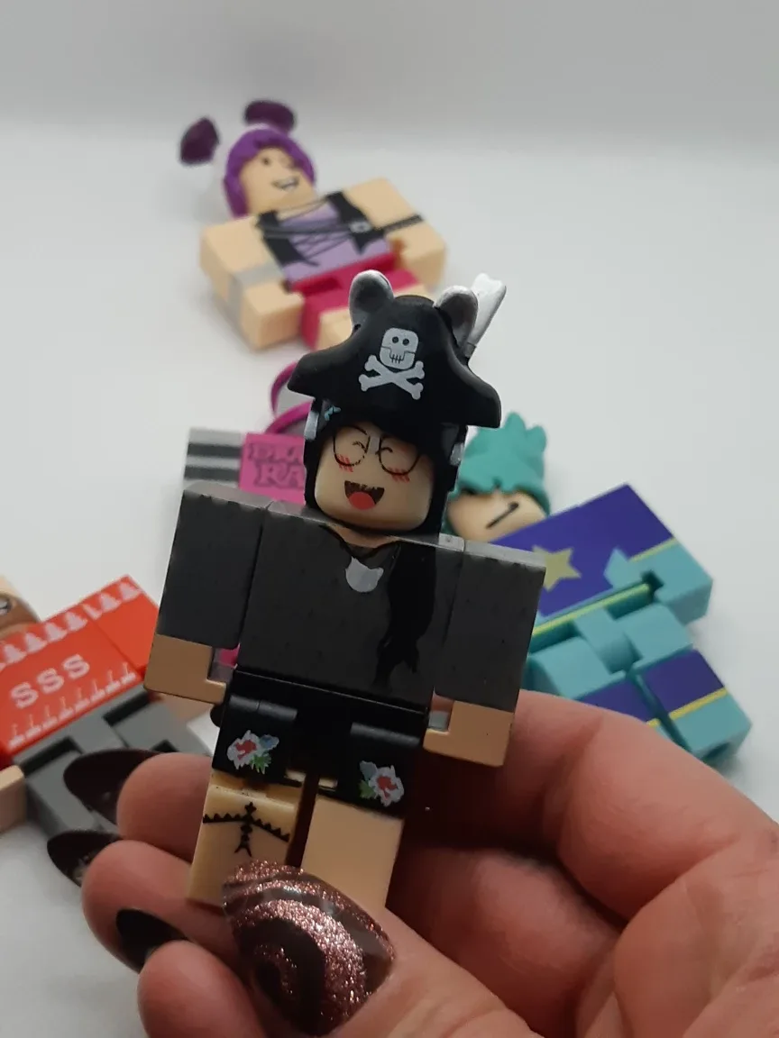 Roblox Action figurine bundle of 5 image indicator(10)