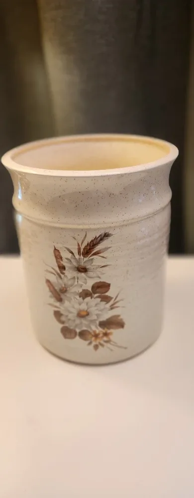 Vintage Ceramic Canister with Floral Design image indicator(2)