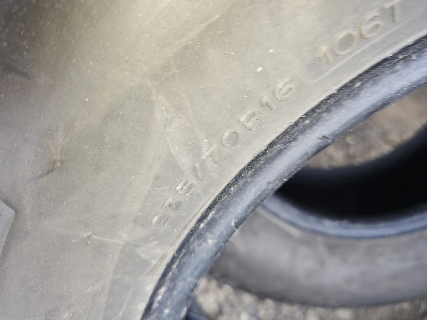 2X235/70/R16 uniroyal cross-country Touring  as only 2