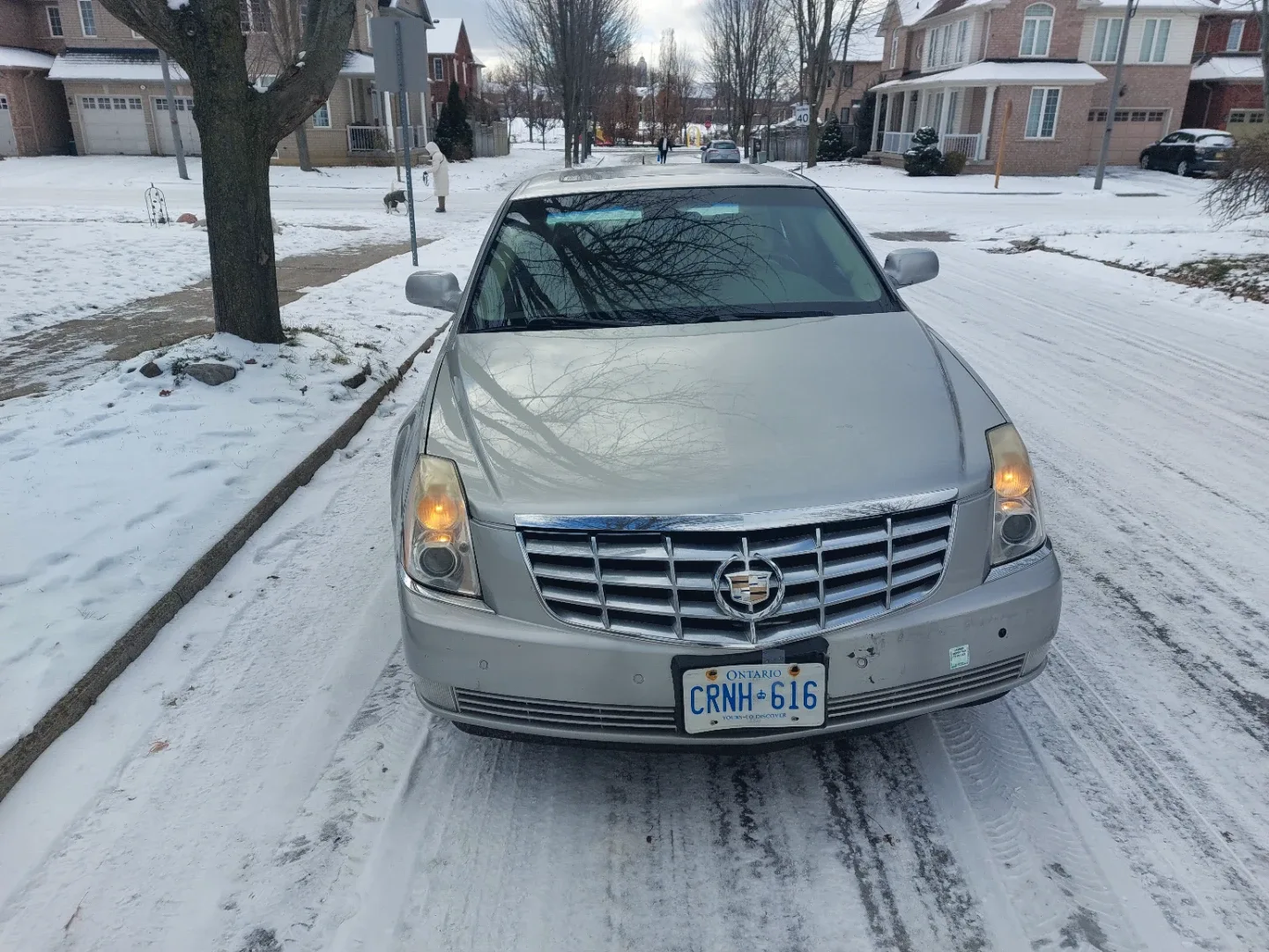 Cadillac DTS Sedan - Silver
