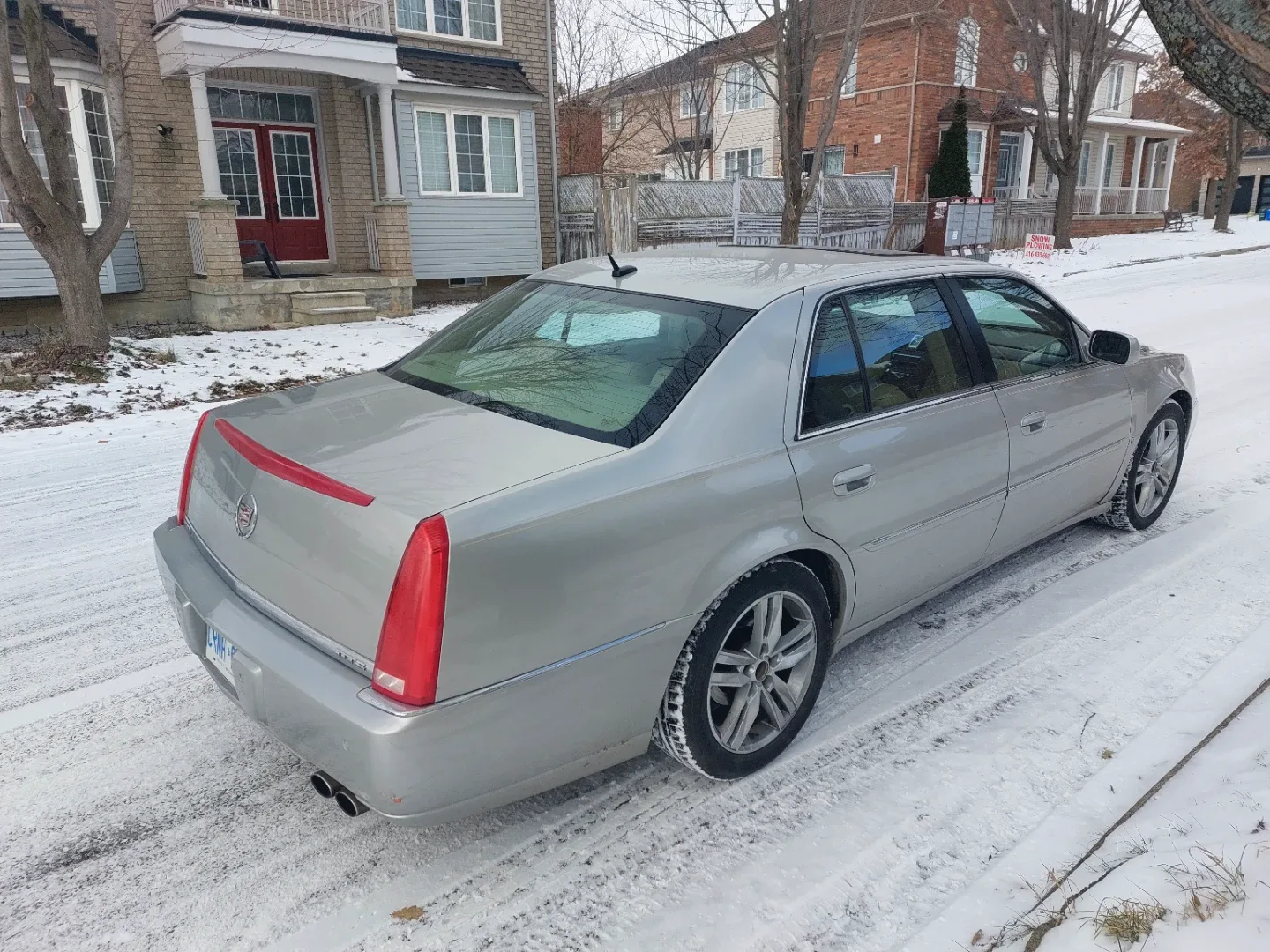 Cadillac DTS Sedan - Silver image indicator(2)