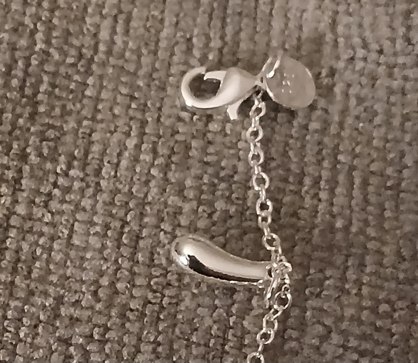 Silver Necklace & Bracelet Set image indicator(6)