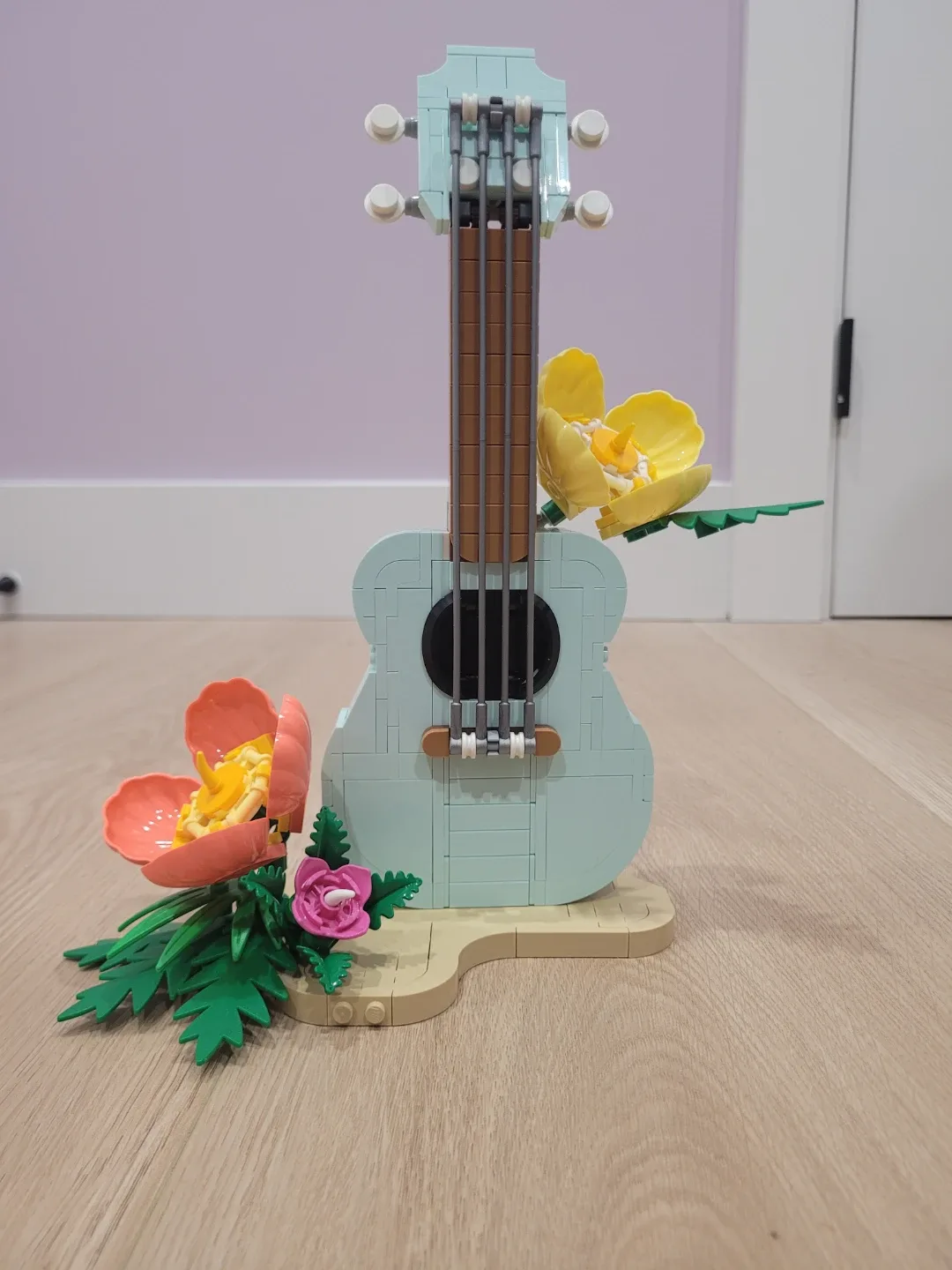 LEGO Tropical Ukulele image indicator(2)