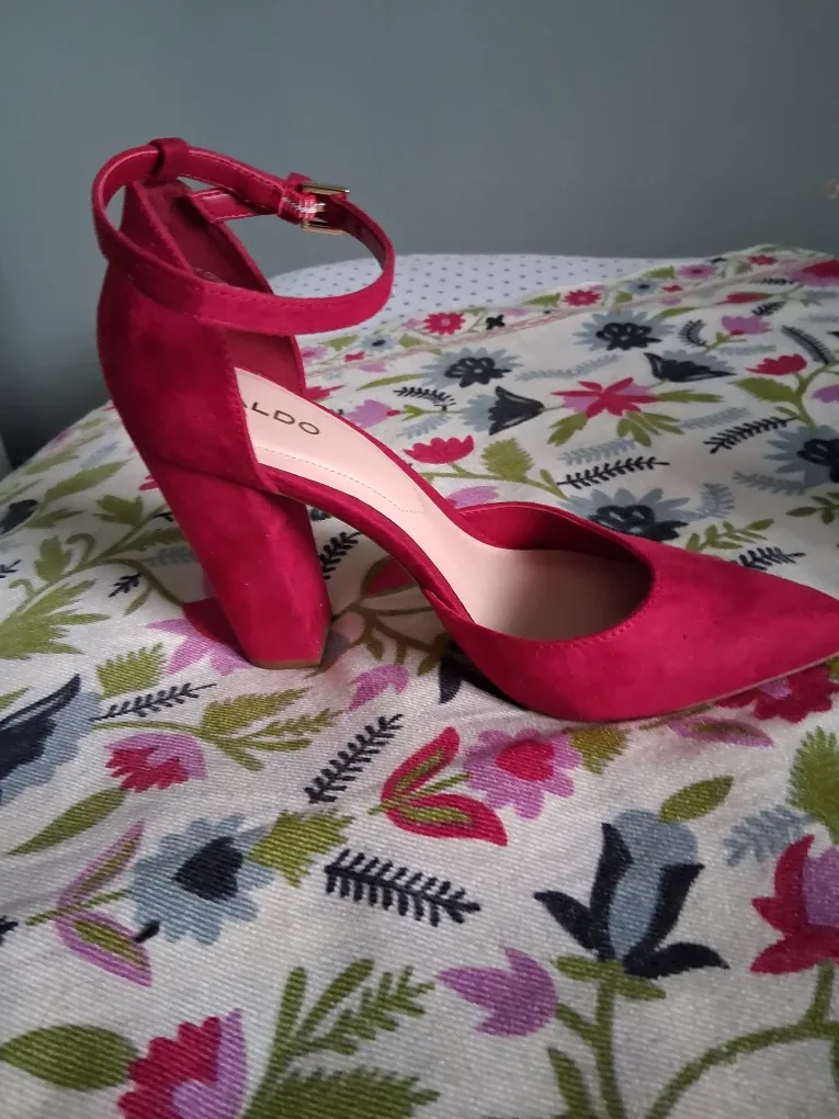 #Cleanout! Aldo Red Heels Size 8