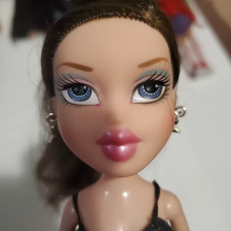 Bratz Ice Skating Dana + Mini Bratz image indicator(6)