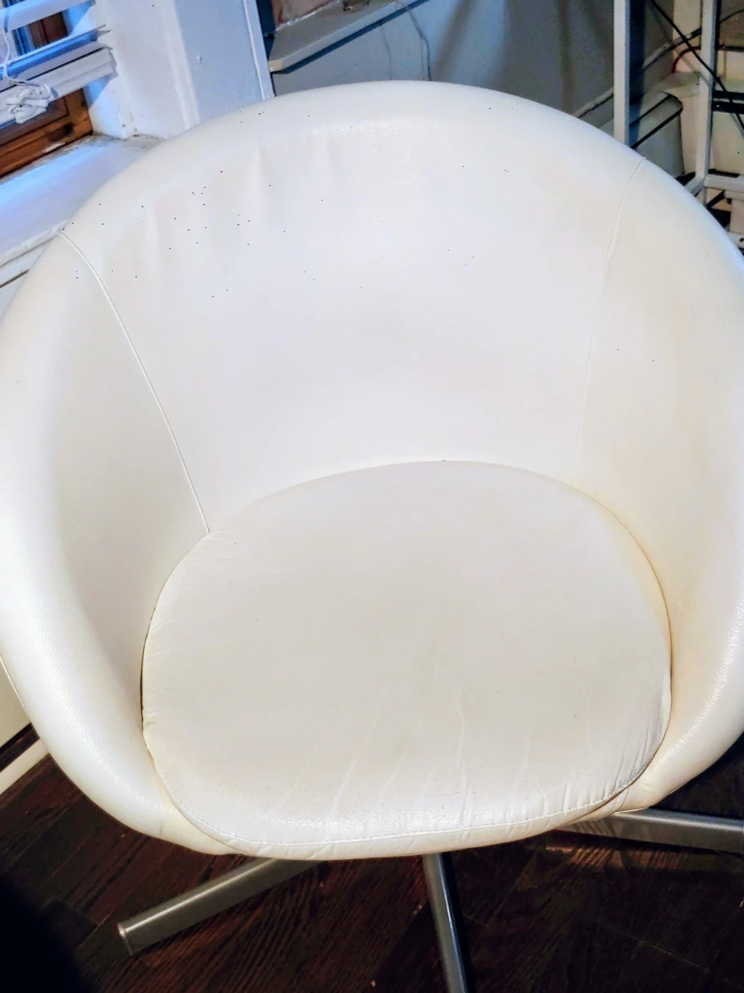 White Swivel Egg Chair from Ikea - photo 2