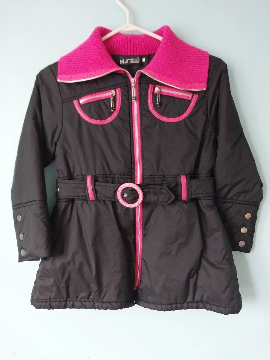 HJZH Young Adult/teens Black & Pink Padded Coat. Small.