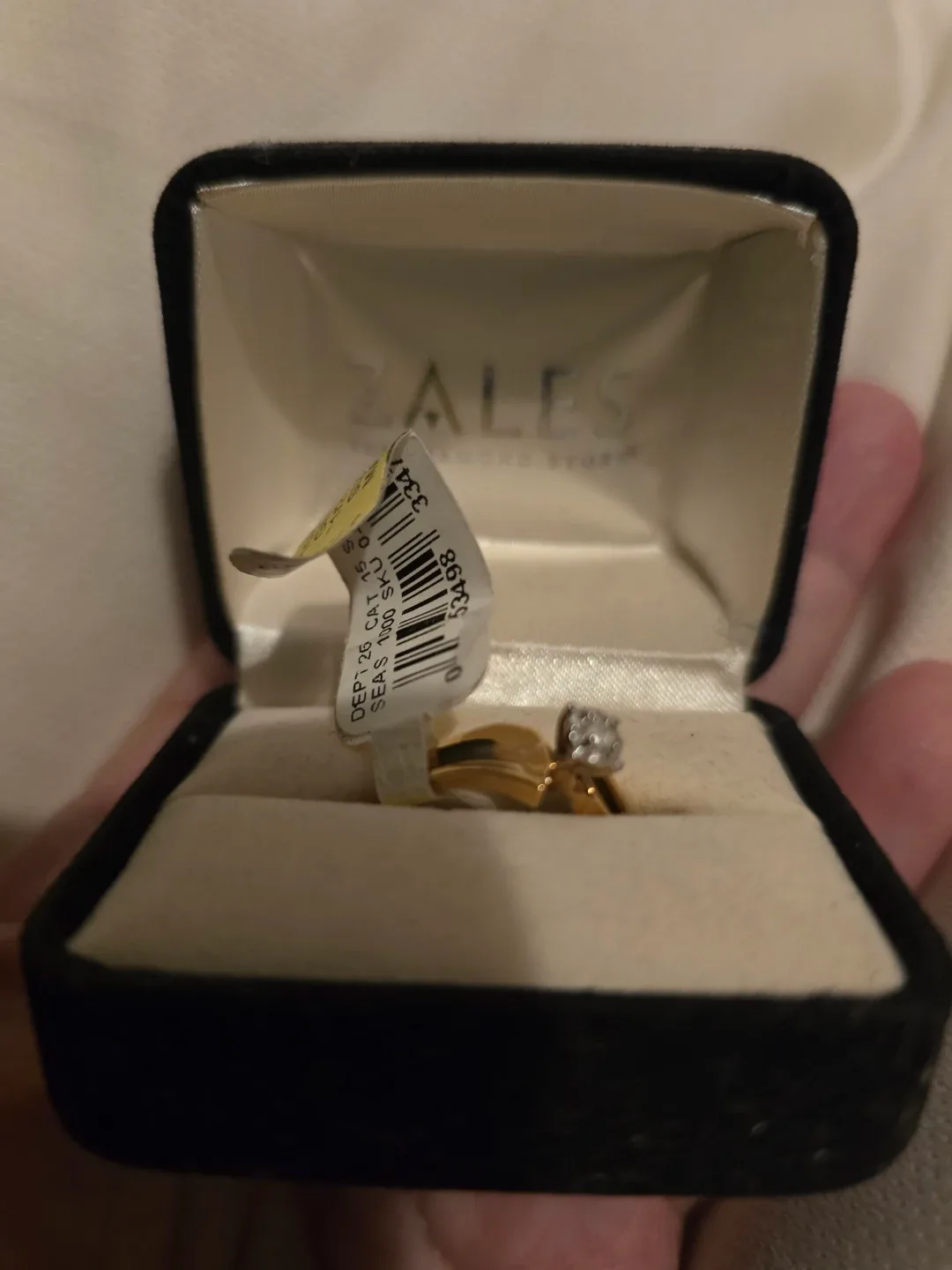 Zales 10k   Gold Ring, Genuine Diamond, Size 7 image indicator(3)