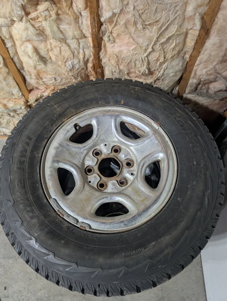 (4)-235/75R16 Winter Tires On Rims Off 2010 Chevrolet Colorado image indicator(8)