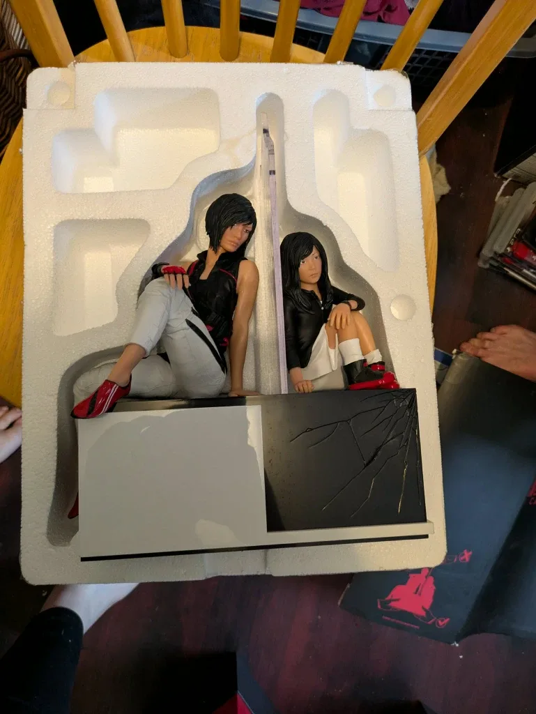 Mirror's Edge Catalyst Faith 14" Statue Collector's Box image indicator(3)
