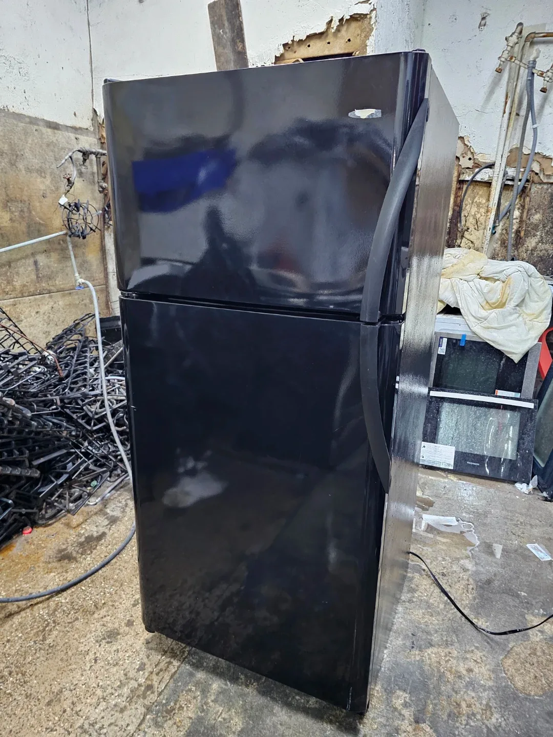 Frigidaire 30in black refrigerator