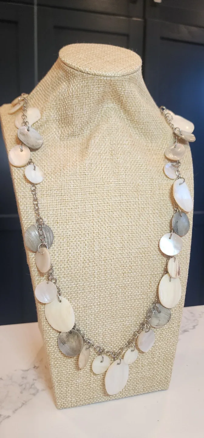 Iridescent Mother of Pearl Disc Necklace image indicator(3)