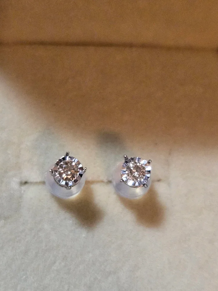 Natural Diamond Earrings in 18k Gold