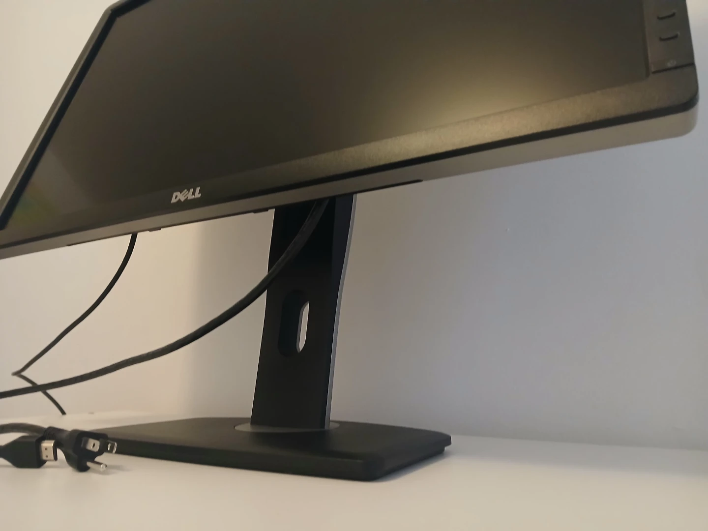 Dell U2713HMT 27" Flat Panel Monitor - photo 2