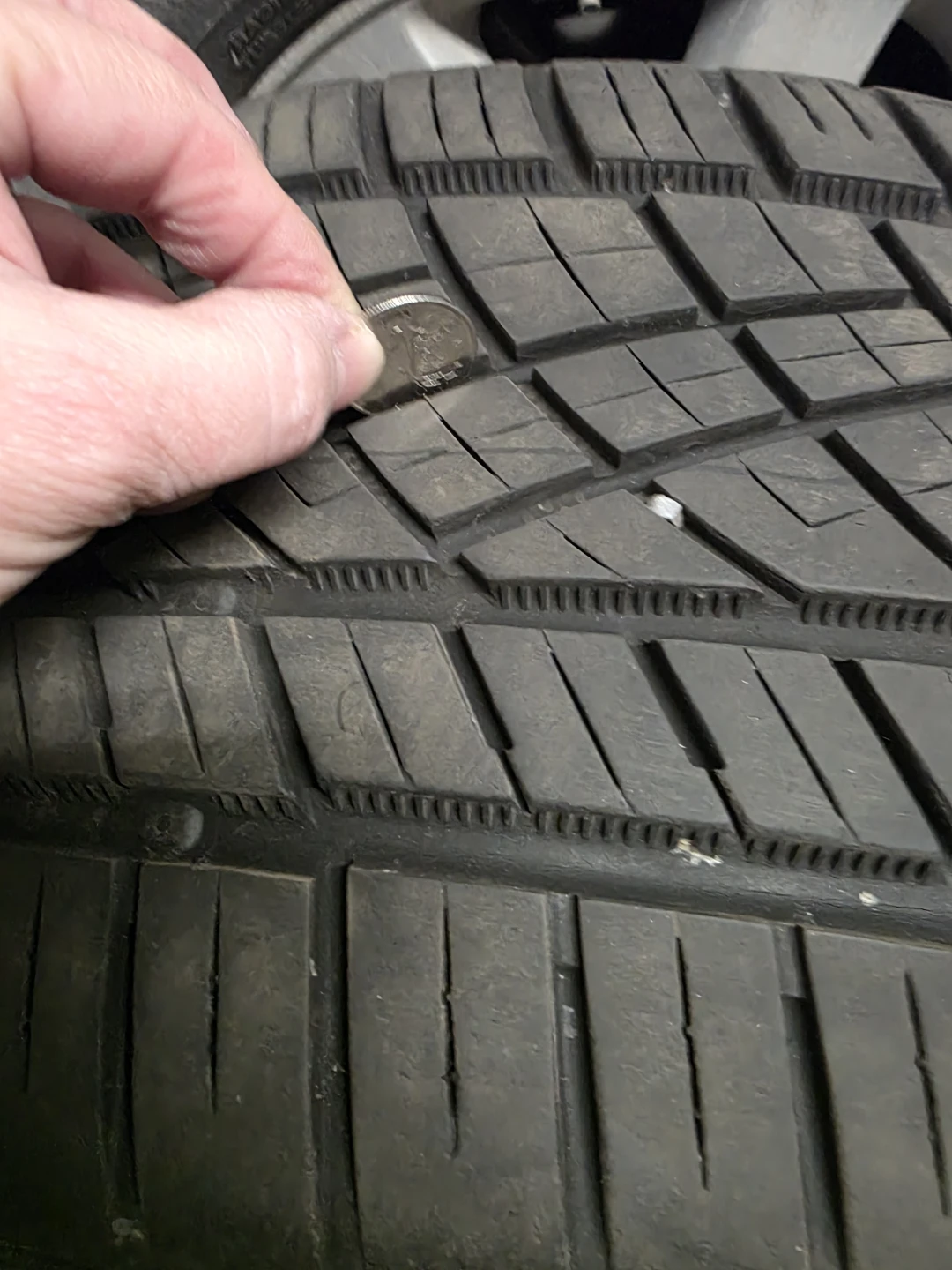 245/40 R18 two continental winter tires - photo 2