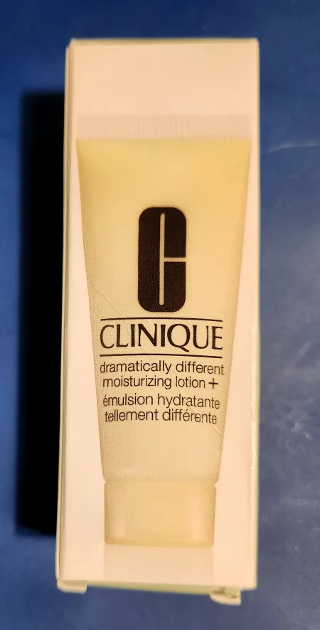 Clinique Dramatically Different Moisturizing Lotion image indicator(3)