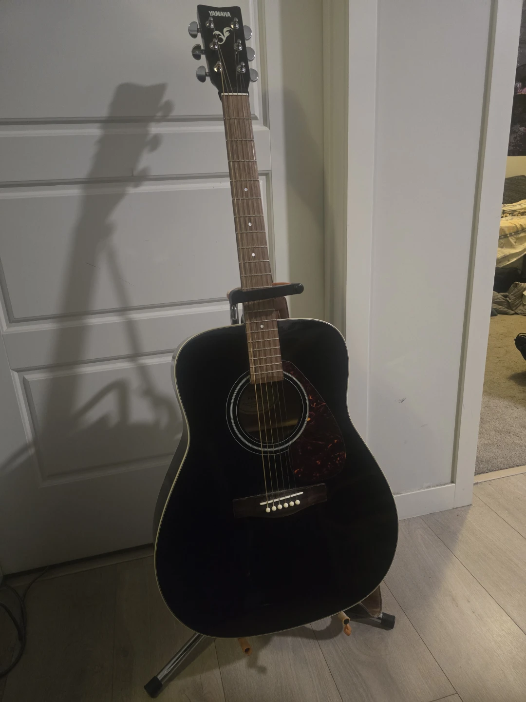Yamaha F370BL Black Acoustic Guitar & Stand - photo 4